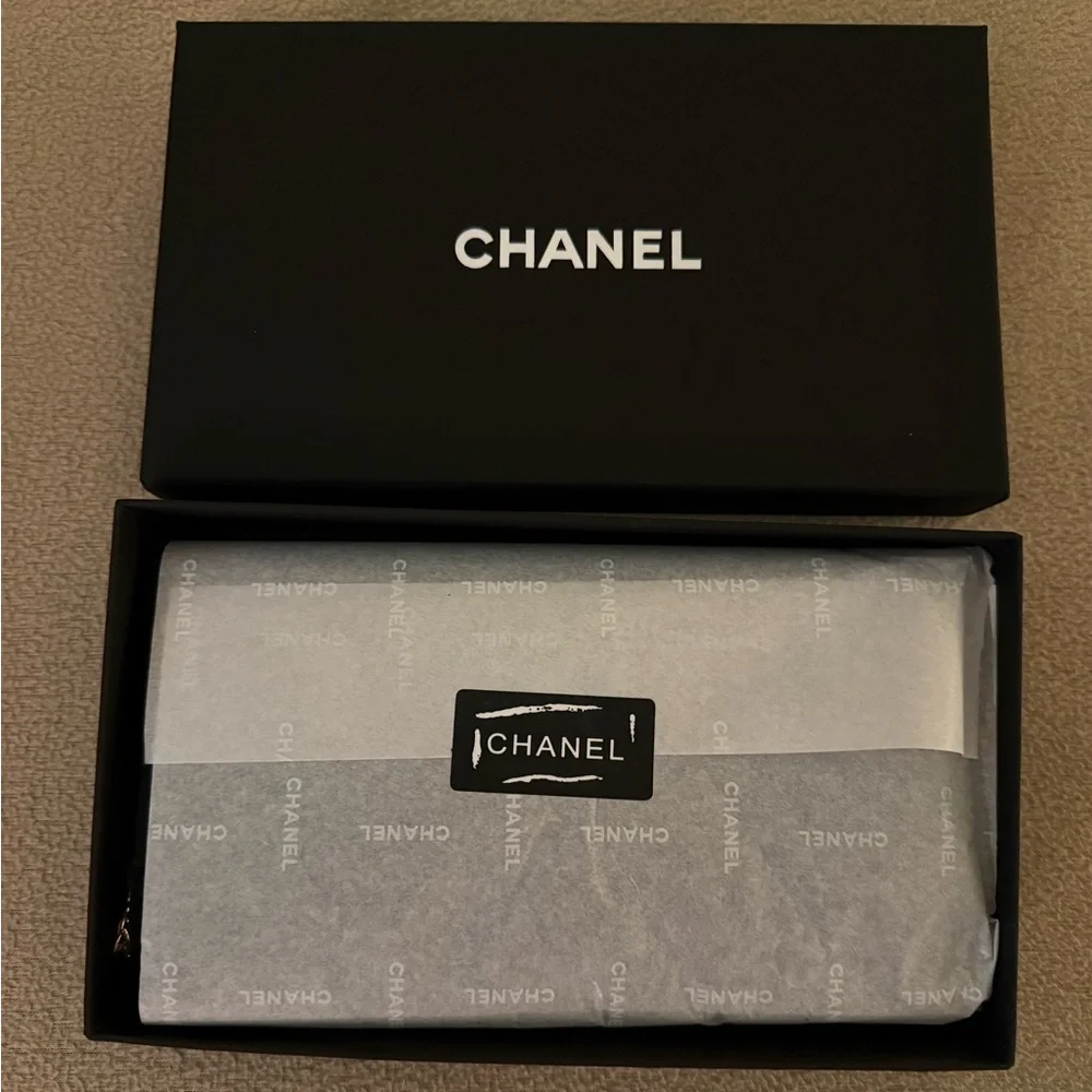 Chanel/Makeup Velvet Pouch - Picture 2 of 7